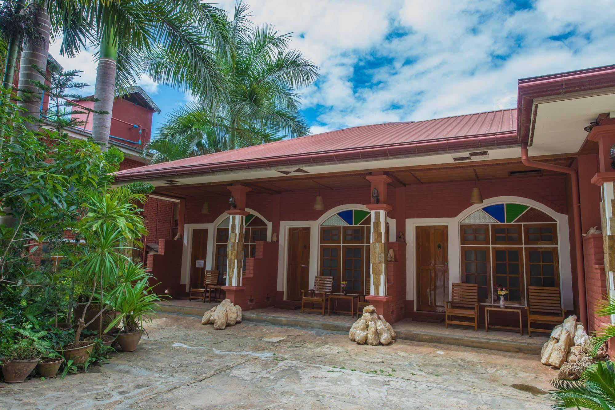 Teak Wood Hotel Nyaungshwe Township Exterior photo