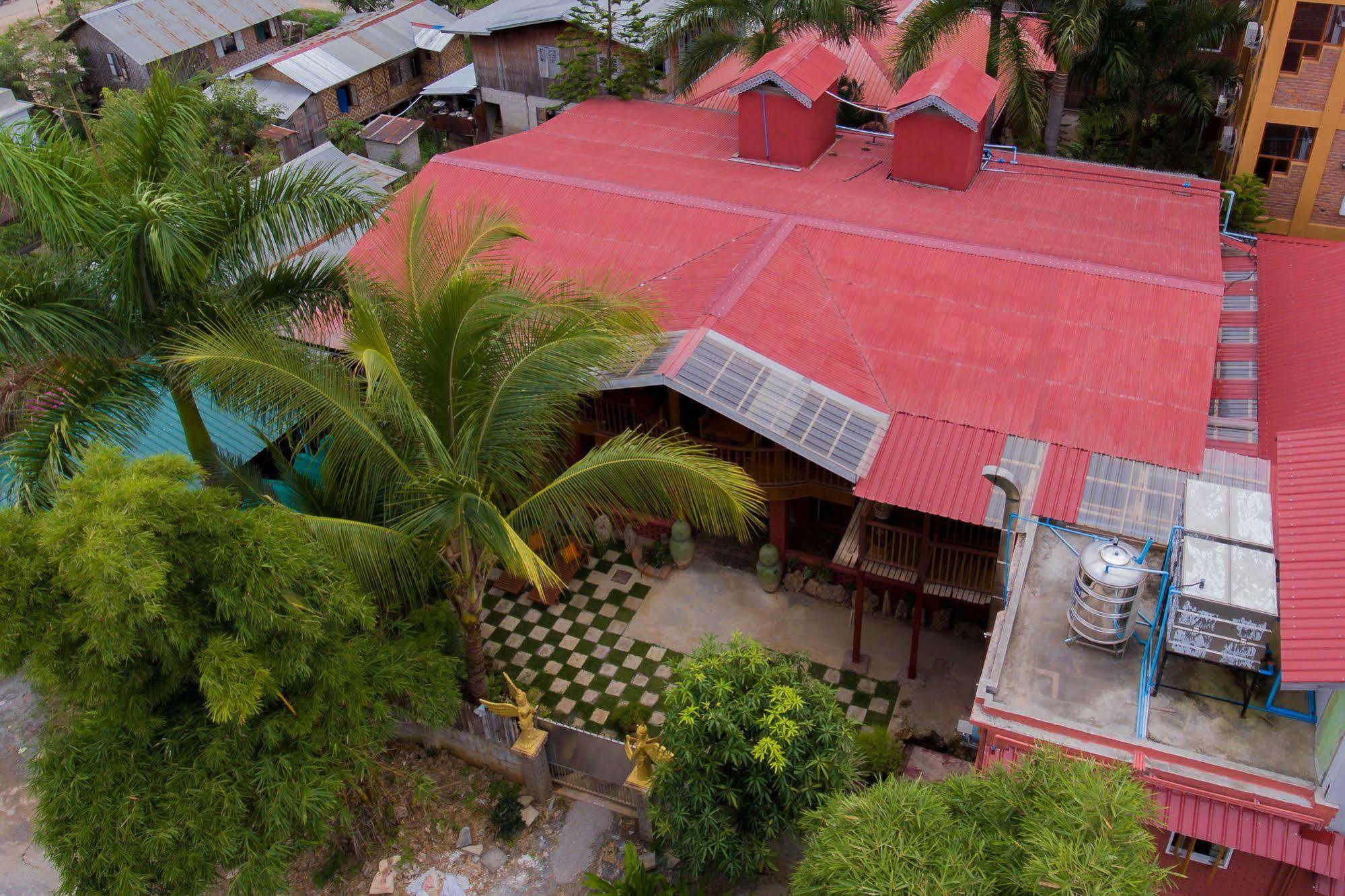 Teak Wood Hotel Nyaungshwe Township Exterior photo