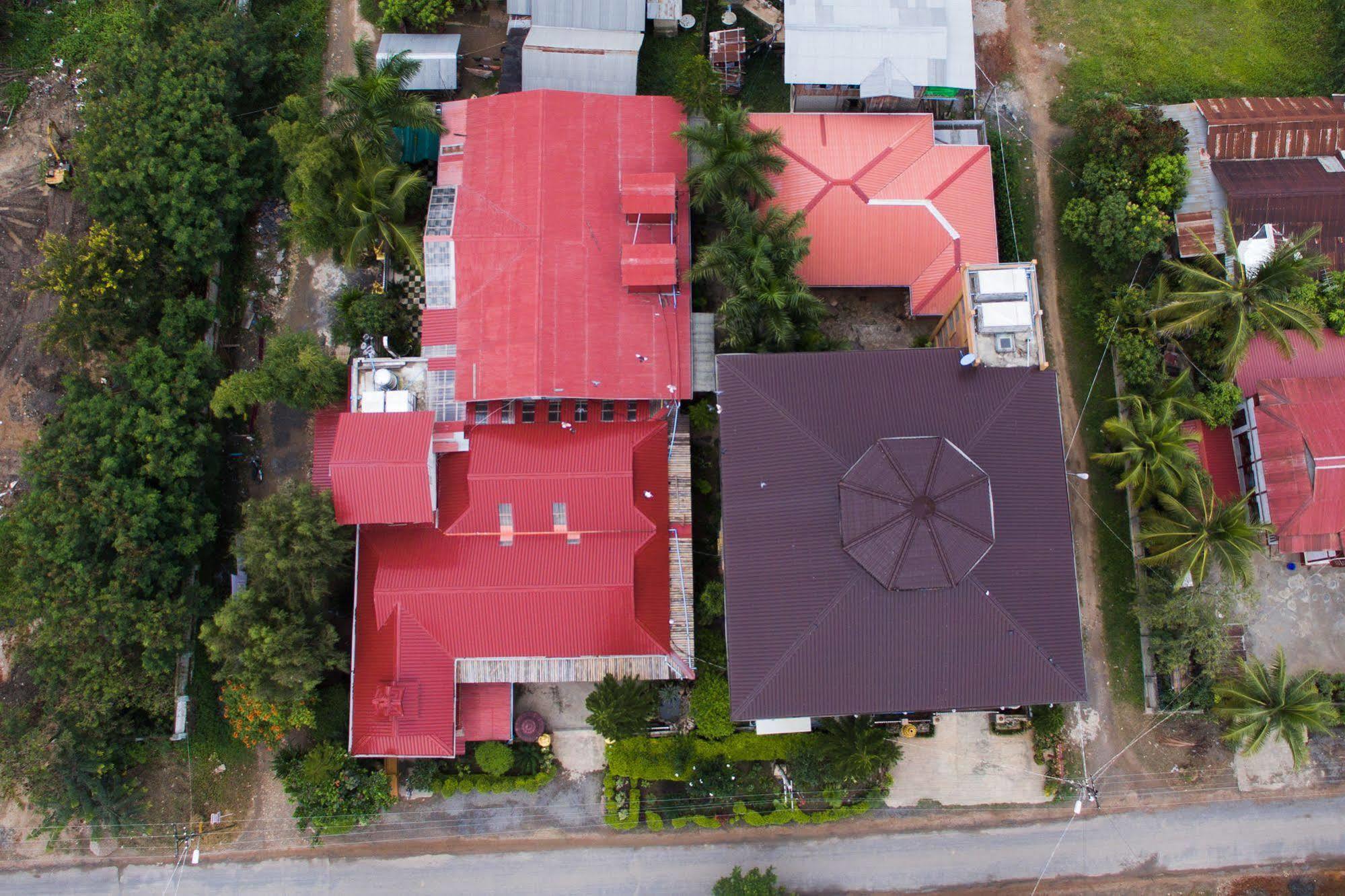 Teak Wood Hotel Nyaungshwe Township Exterior photo