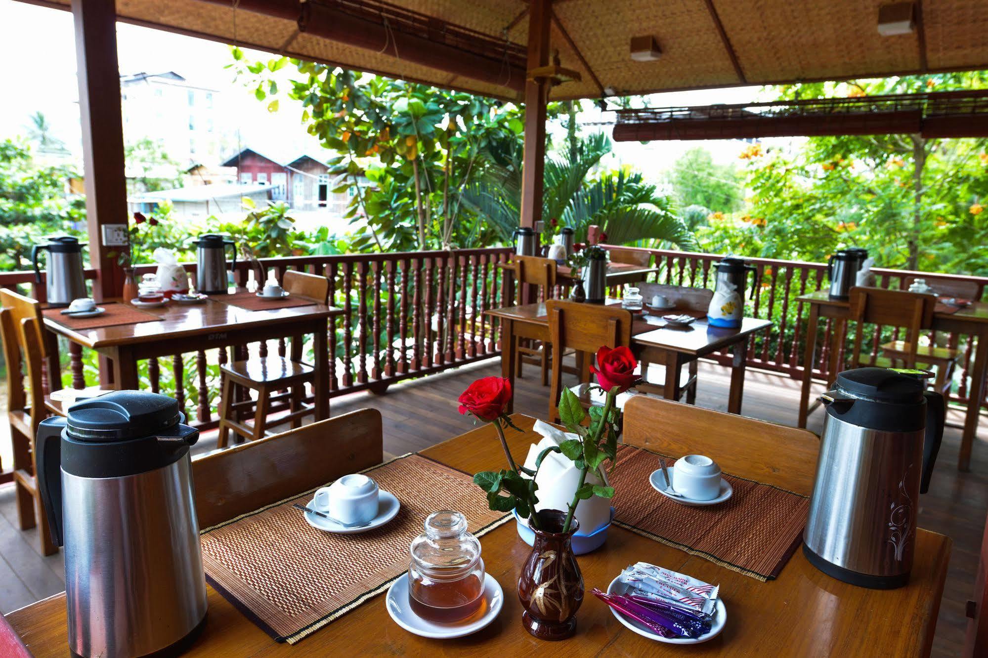 Teak Wood Hotel Nyaungshwe Township Exterior photo